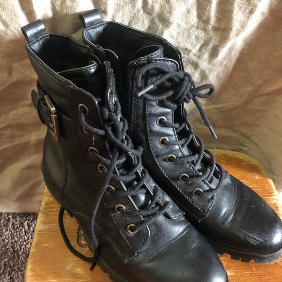 Woman’s black combat boots (T.J Maxx) - Picture 4 of 5